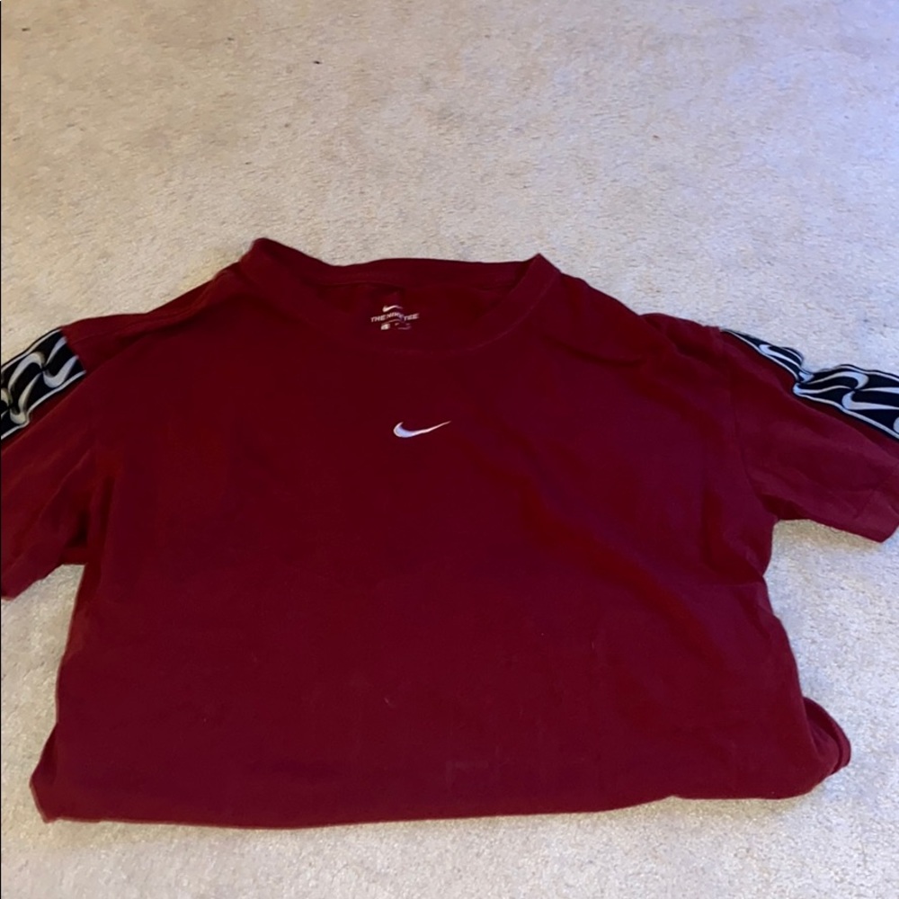 maroon/red nike tee
